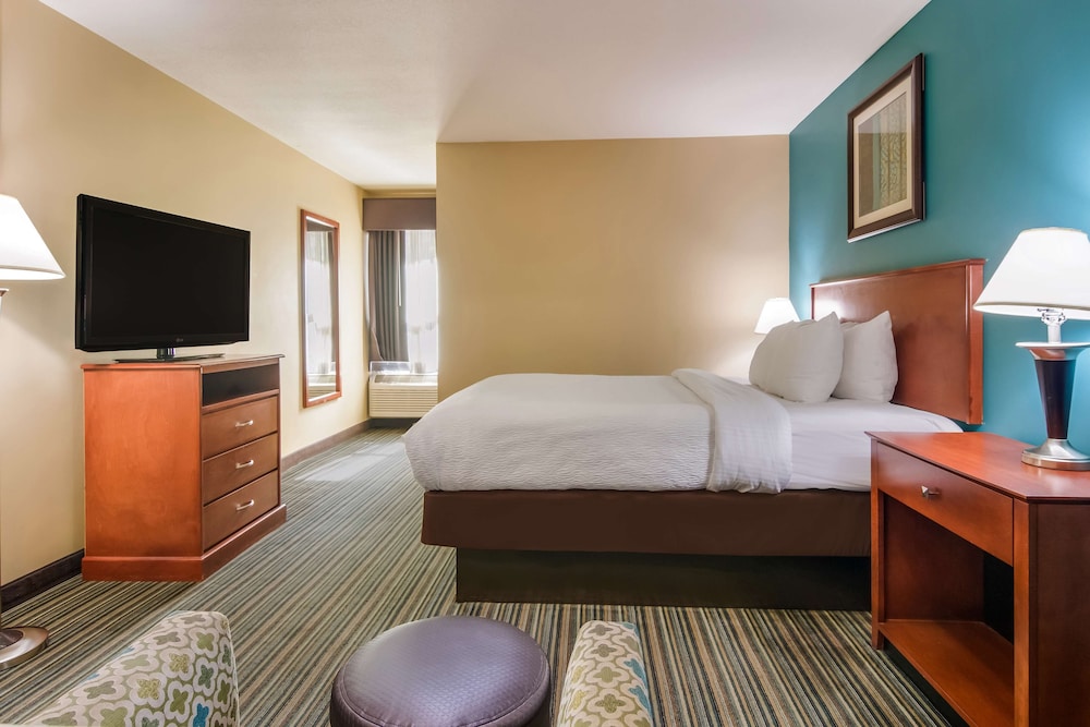 Best Western Plus Traverse City 14/39