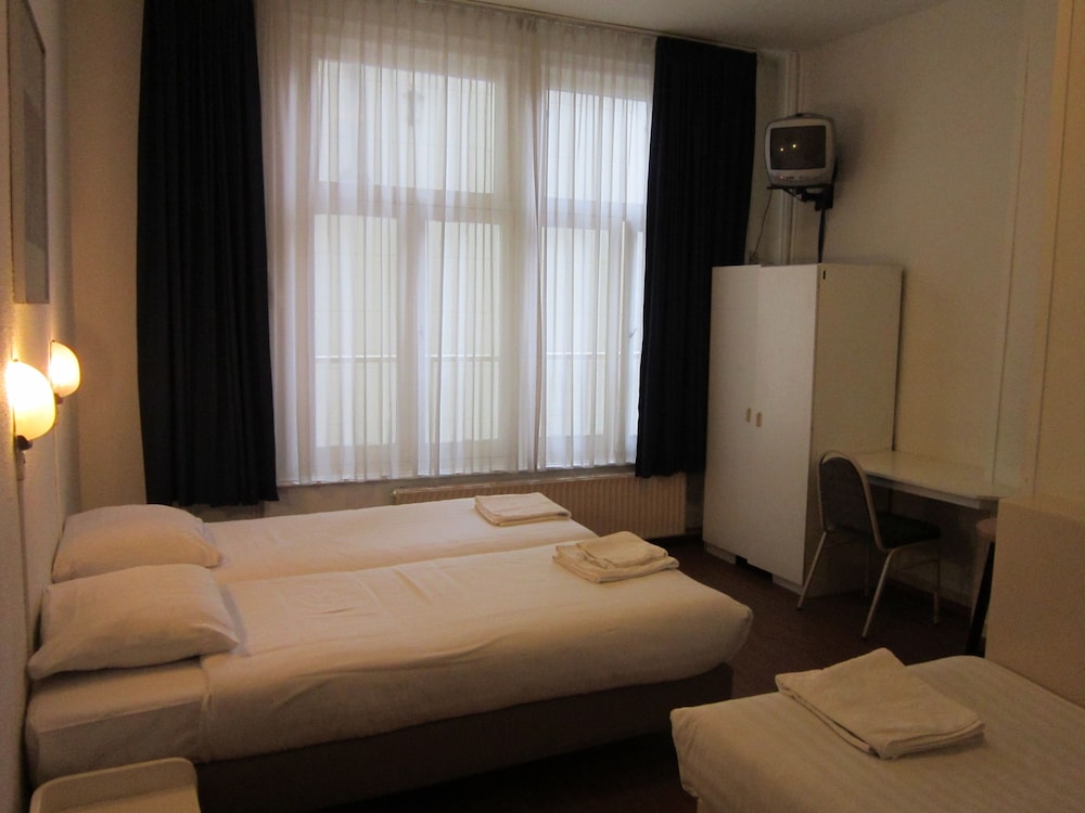 Hotel Titus 34/48