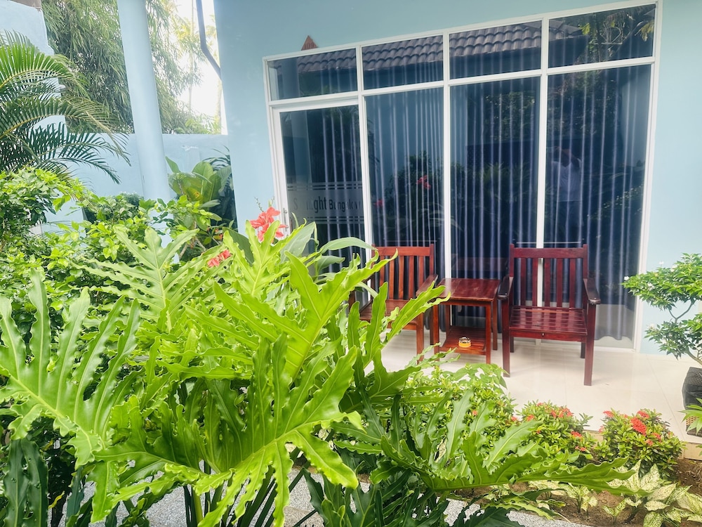 Sunlight Bungalow 2/50