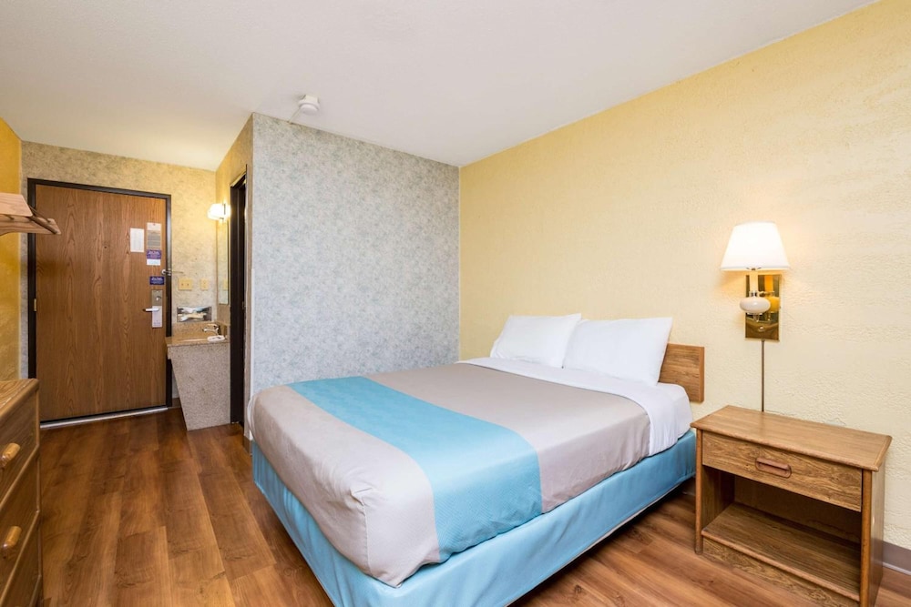 Motel6 Cedar Rapids, IA - Airport 32/57