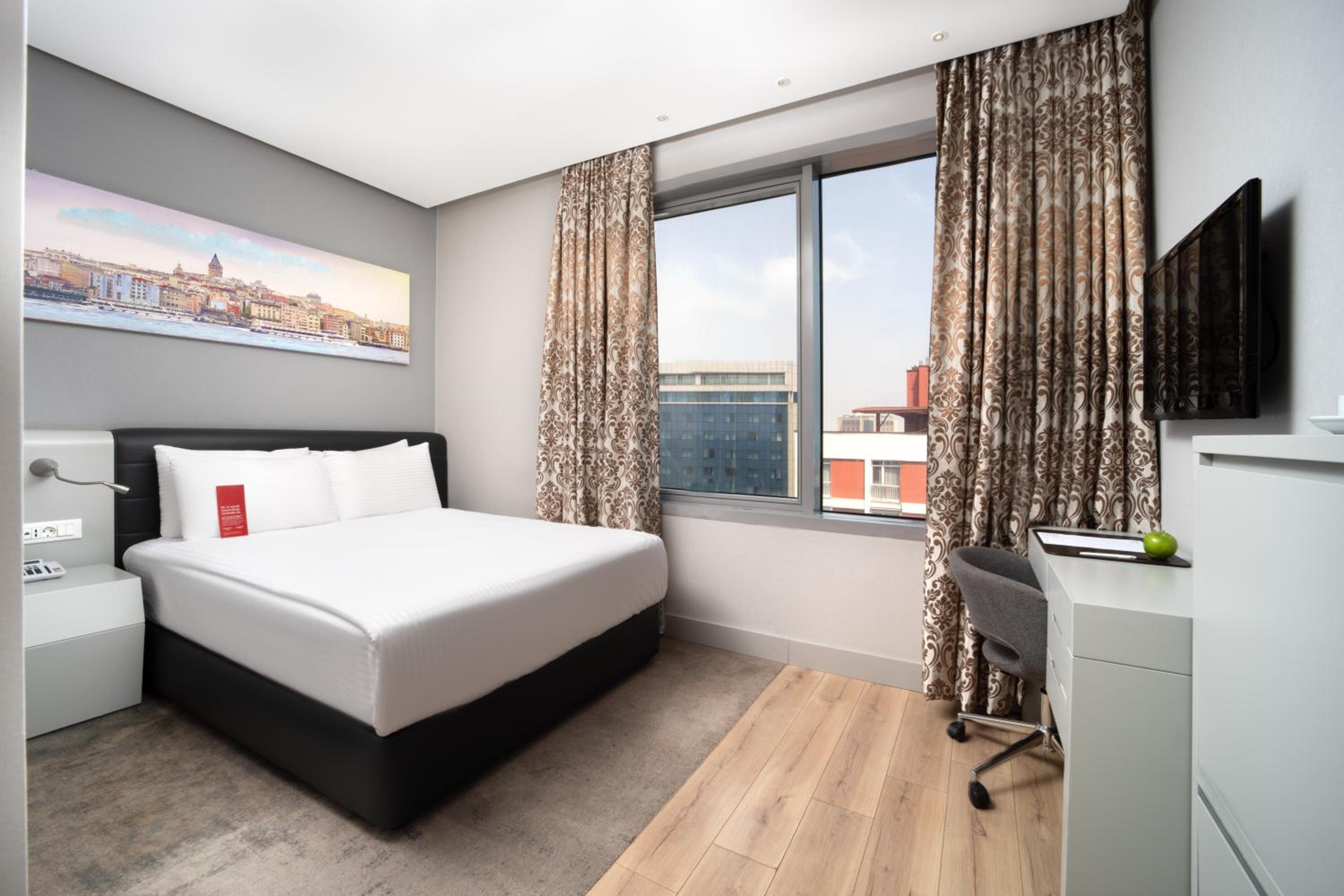 Economy, Double Bed, Sea View