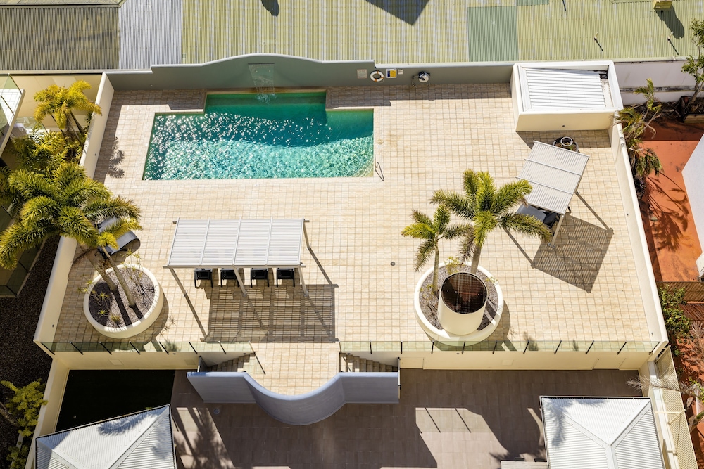 Jack Newell Holiday Apartments 5/74