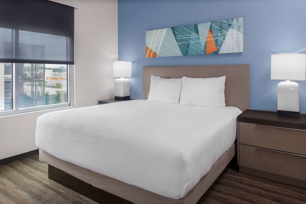 Hyatt House The Woodlands-Shenandoah 11/47