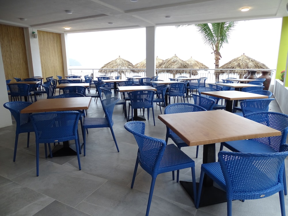 Decameron Isla Coral Guayabitos Ramada All Inclusive Resort 30/48