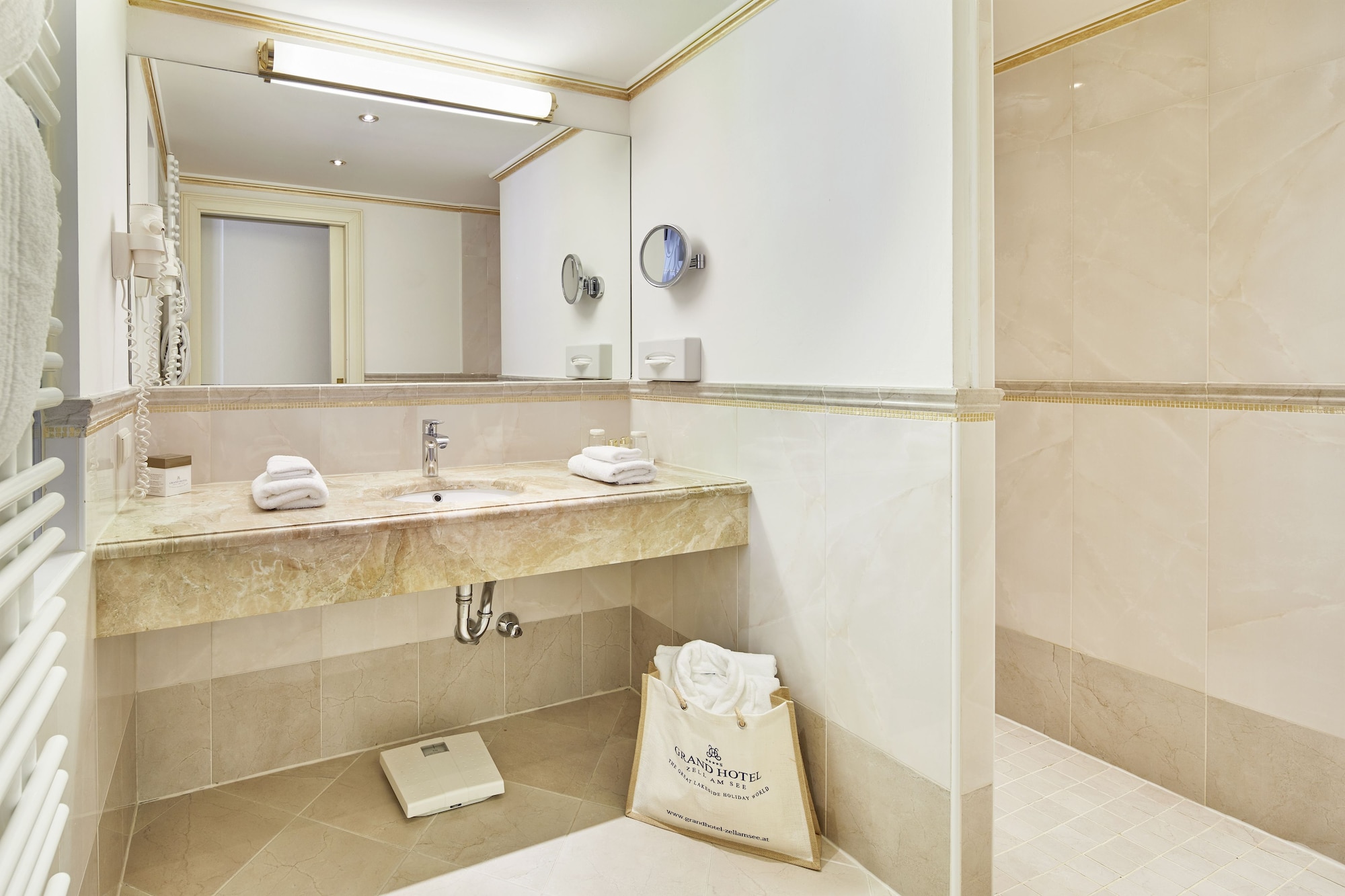 COMFORT, DOUBLE BED, LAKE VIEW