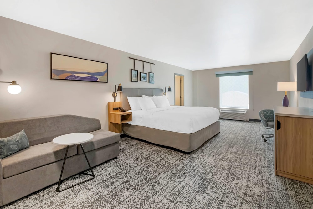Sleep Inn & Suites Ashland City, TN 15/50