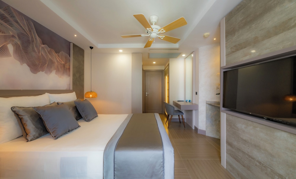 SENIOR SUITE