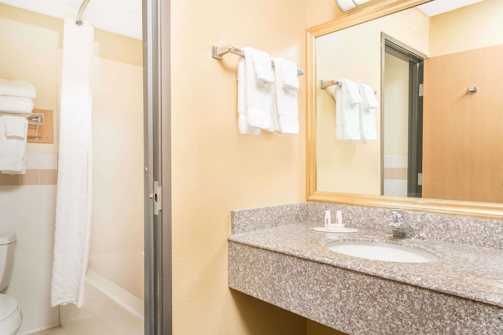Baymont by Wyndham Kasson Rochester Area 7/24