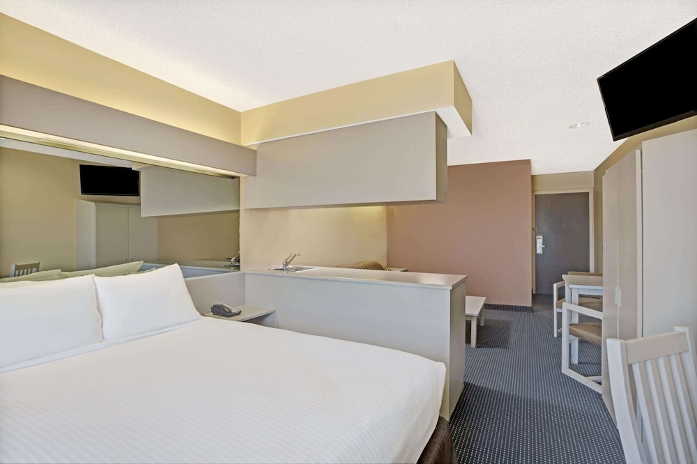 Microtel Inn And Suites Houston 11/32