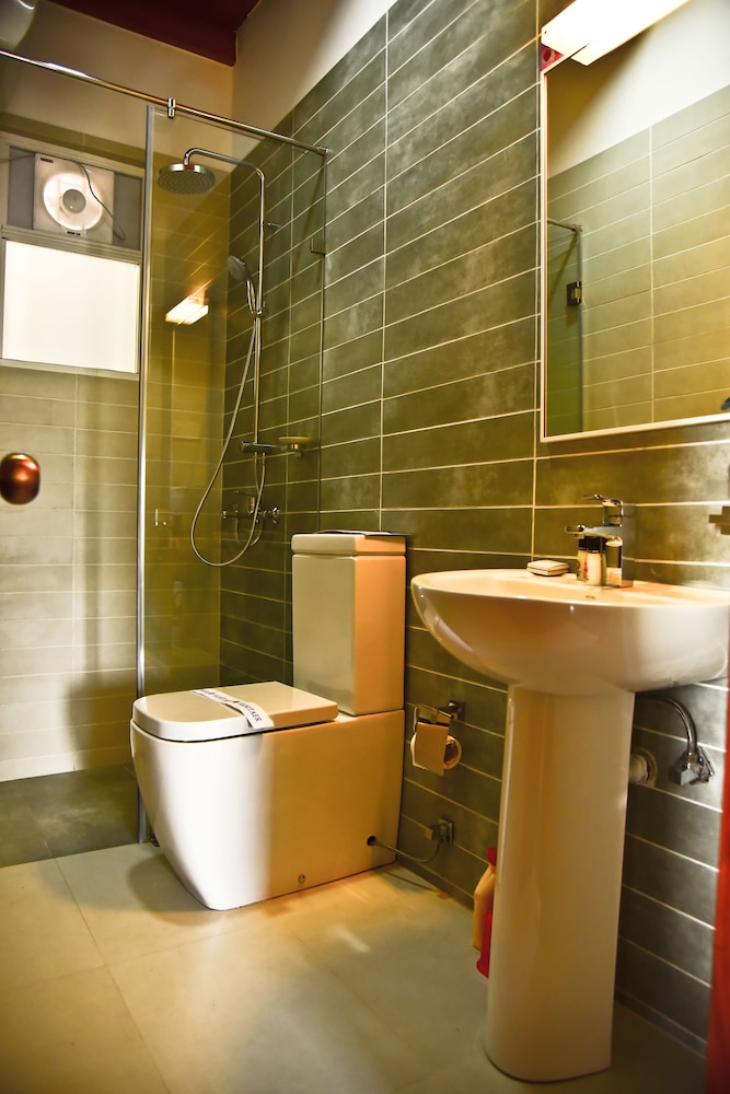 Emirates Luxury Apartments 65/65