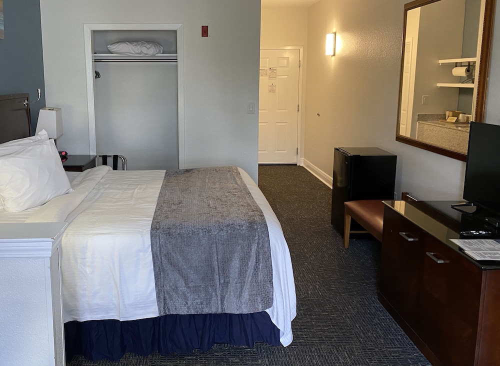 Hotel Pensacola 24/65