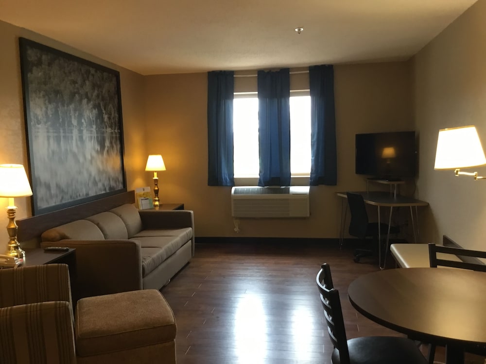 Super 8 by Wyndham Sidney NY 18/30