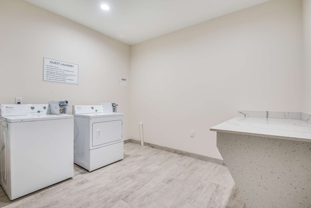 Americas Best Value Inn & Suites Houston at Hwy 6 photo1