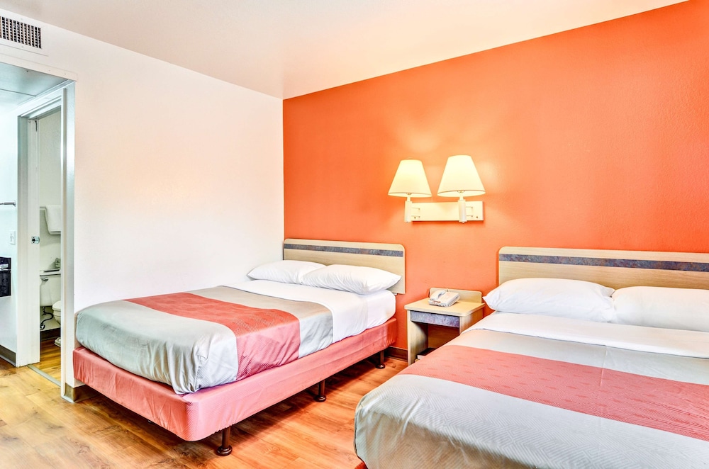 Motel6 Pittsburgh, PA - Crafton 22/50
