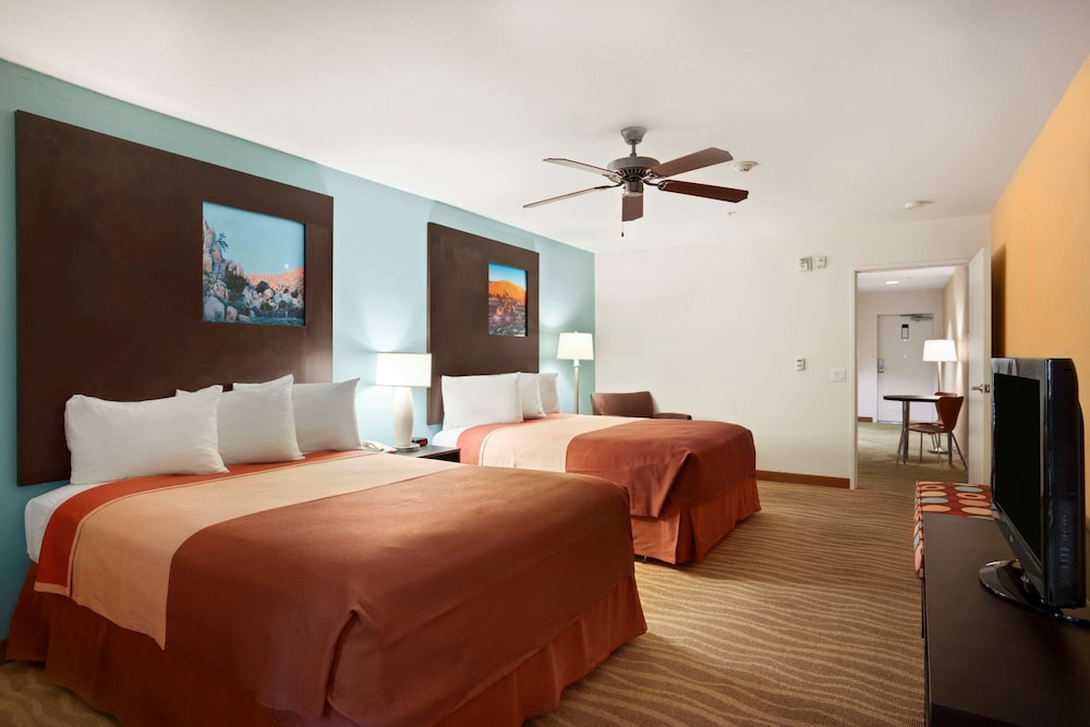 Super 8 By Wyndham Indio 10/28