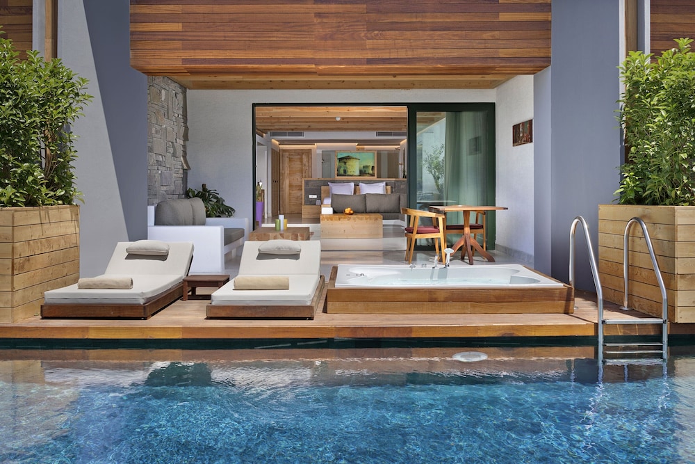 Titanic Luxury Collection Bodrum in MILAS