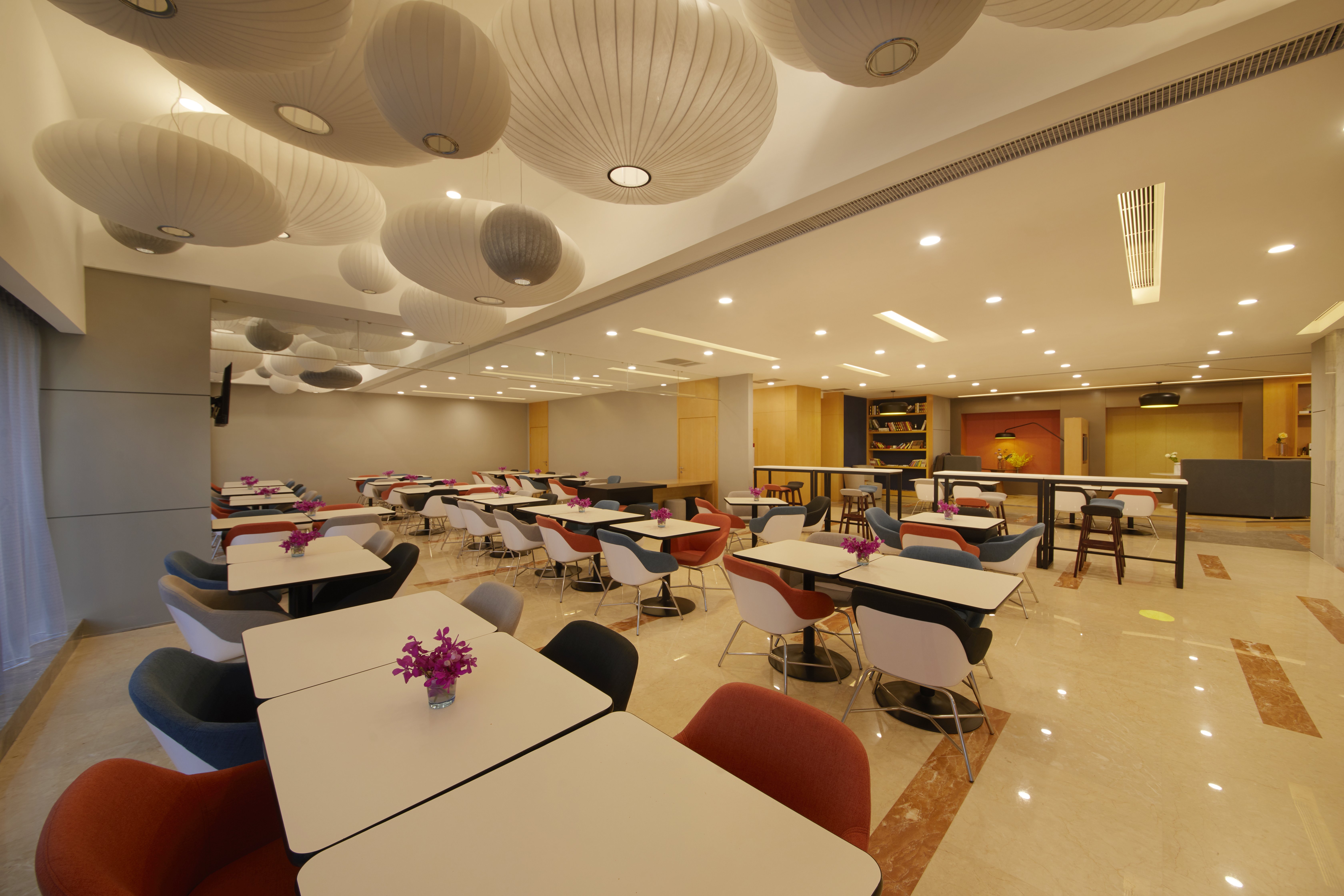 Holiday Inn Express Zhengzhou Zhengdong 51/73