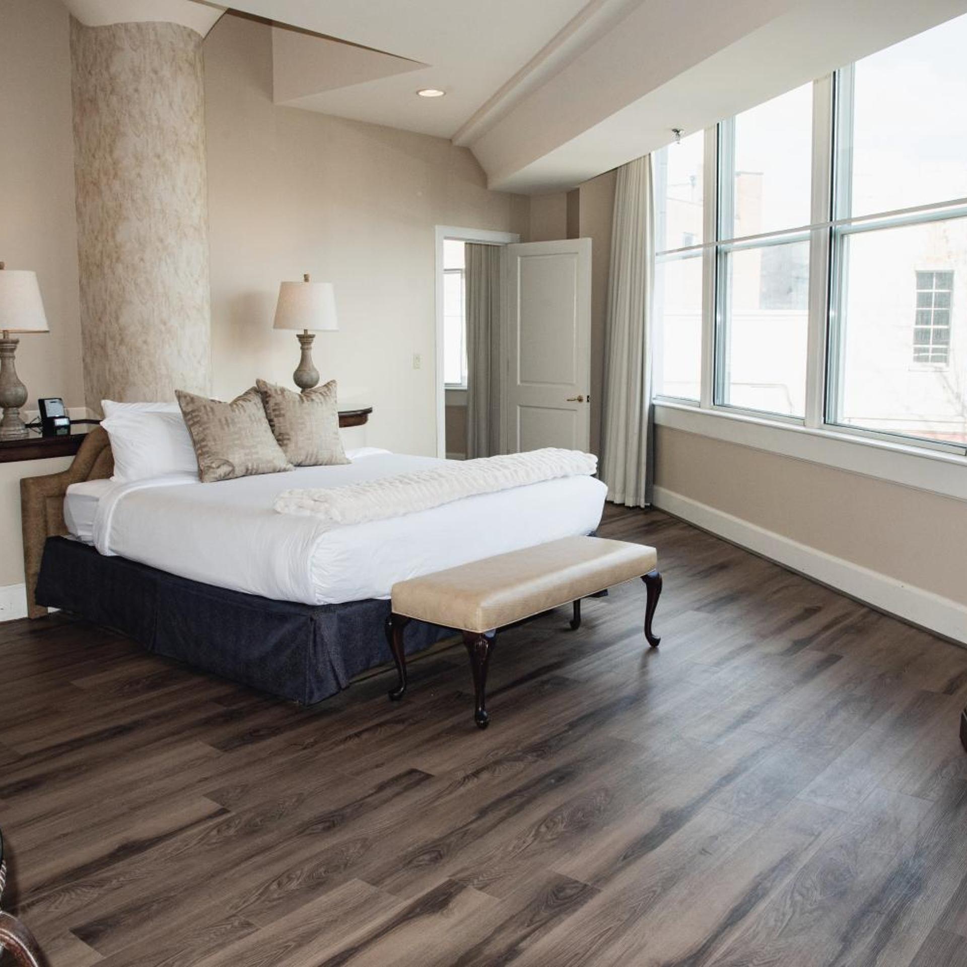 Grand, Suite, King Bed, City View, Sofa, Hot Tub