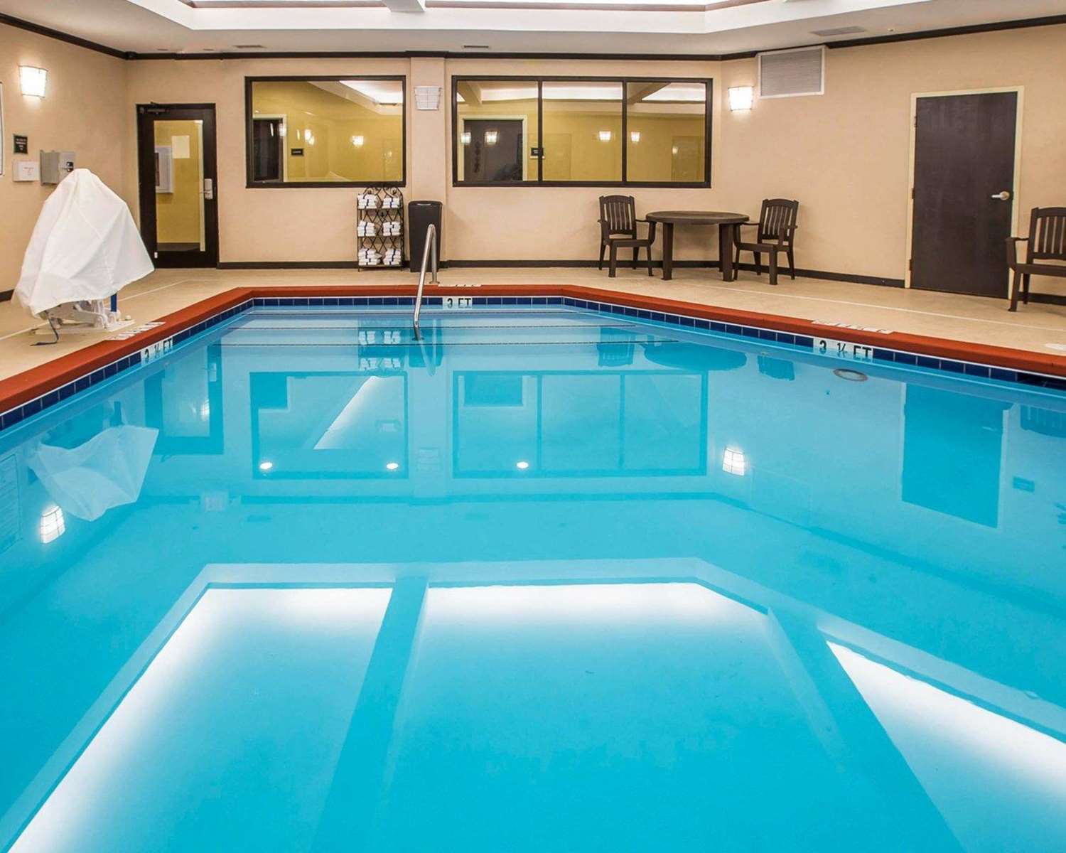 Comfort Suites Simpsonville 7/39
