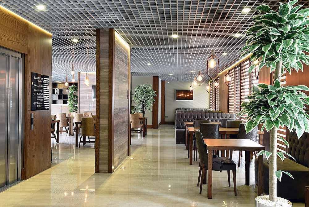 The Elegant Hotel 41/50