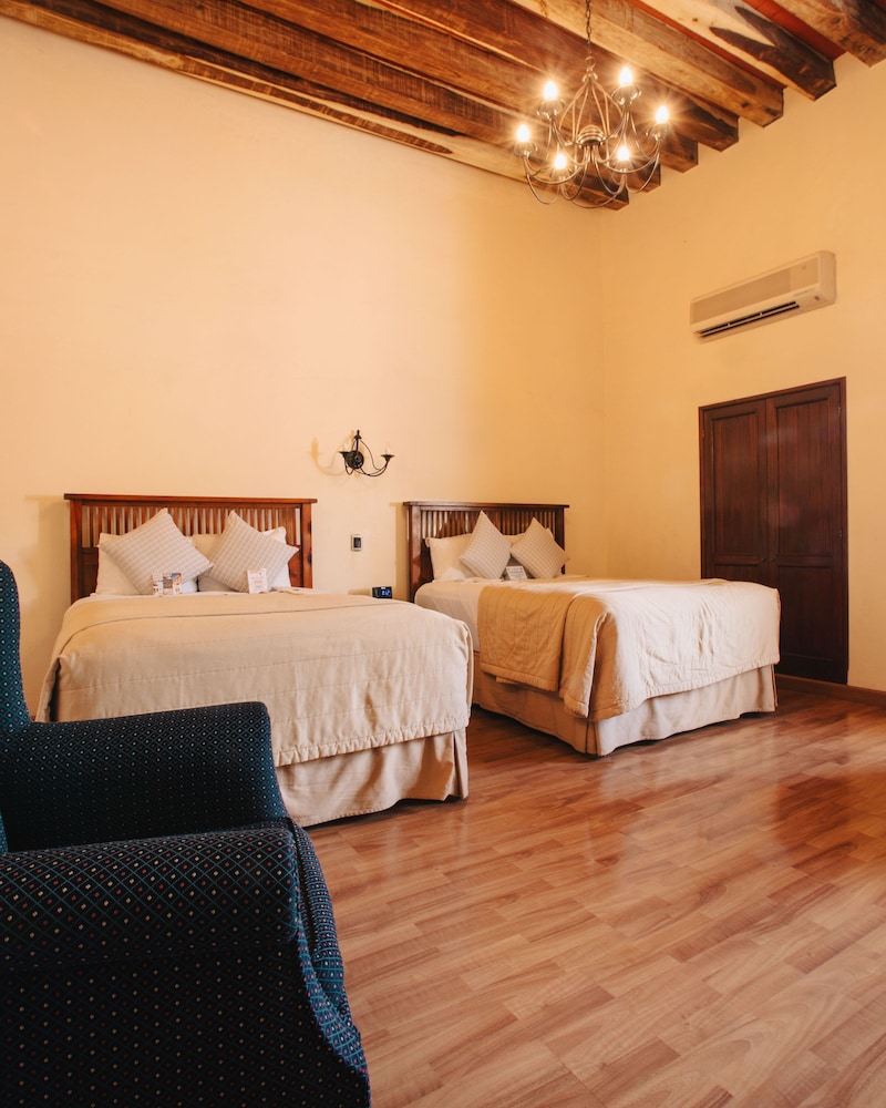 Hotel Casa Antigua 25/69