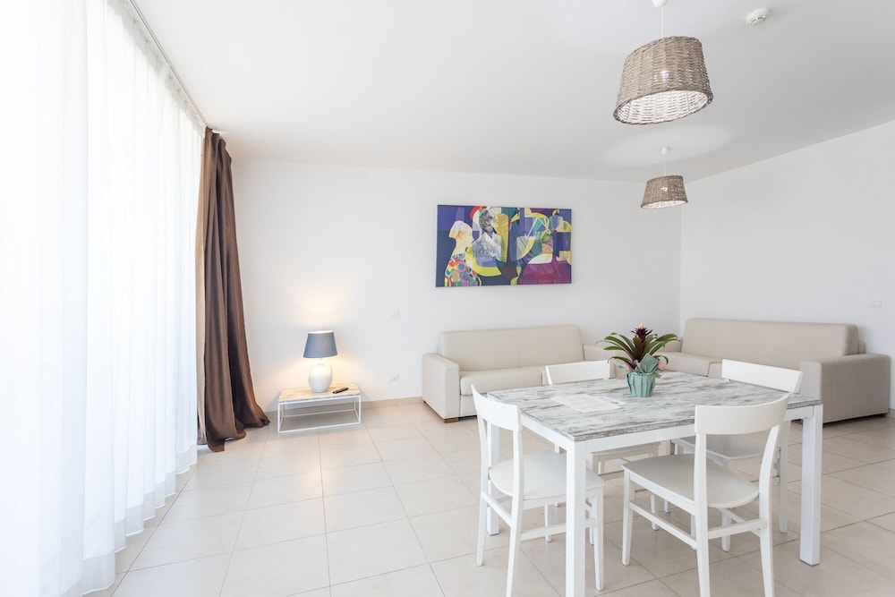 19 Summer Suites 38/60