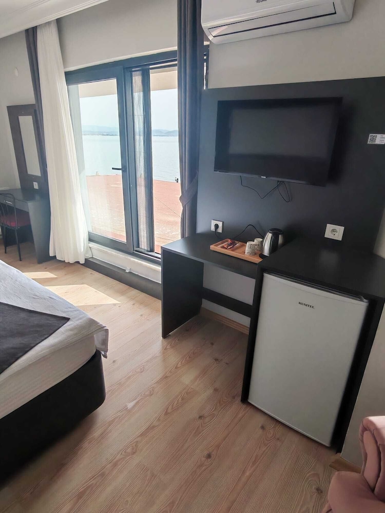 Demir Otel Restaurant 33/41