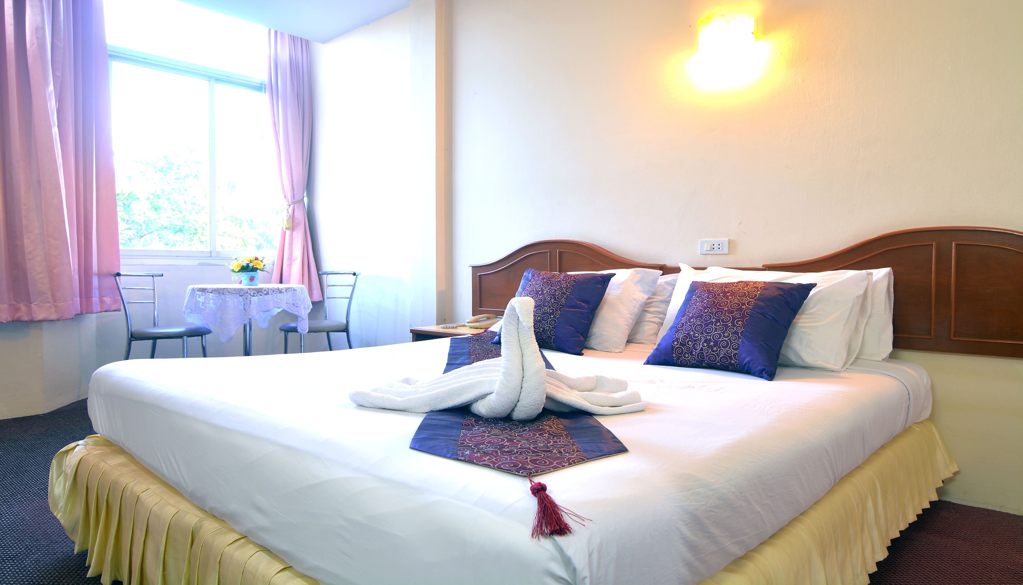SUPERIOR, DOUBLE OR TWIN BED