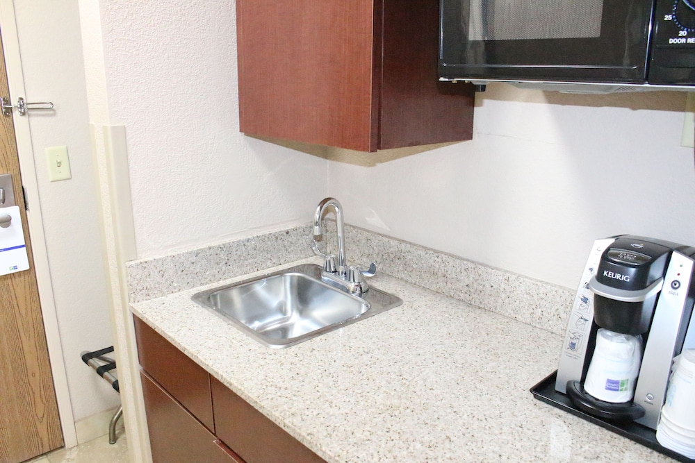 Holiday Inn Express & Suites Kansas City-Liberty (Hwy 152), an IHG Hotel 37/74