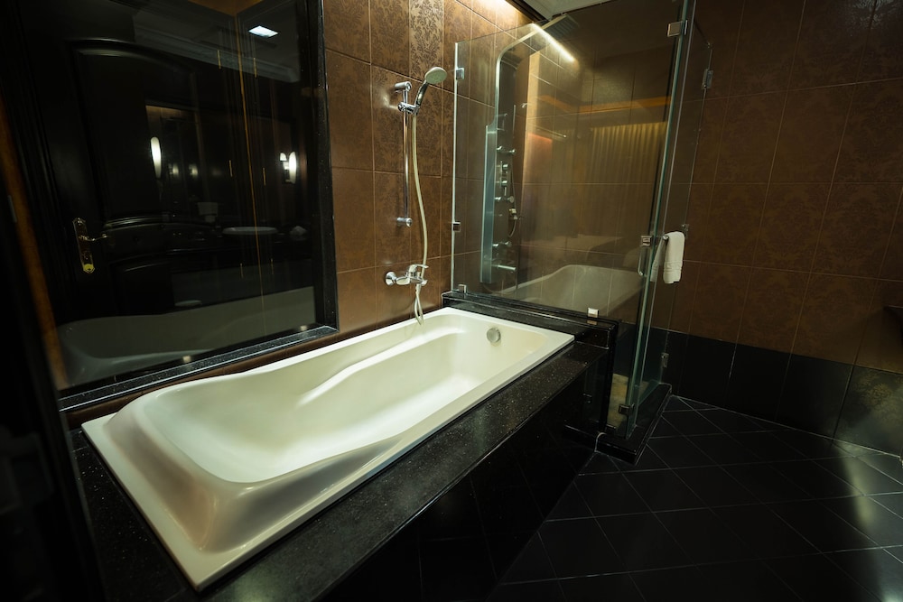 Fields Plaza Suites 29/65