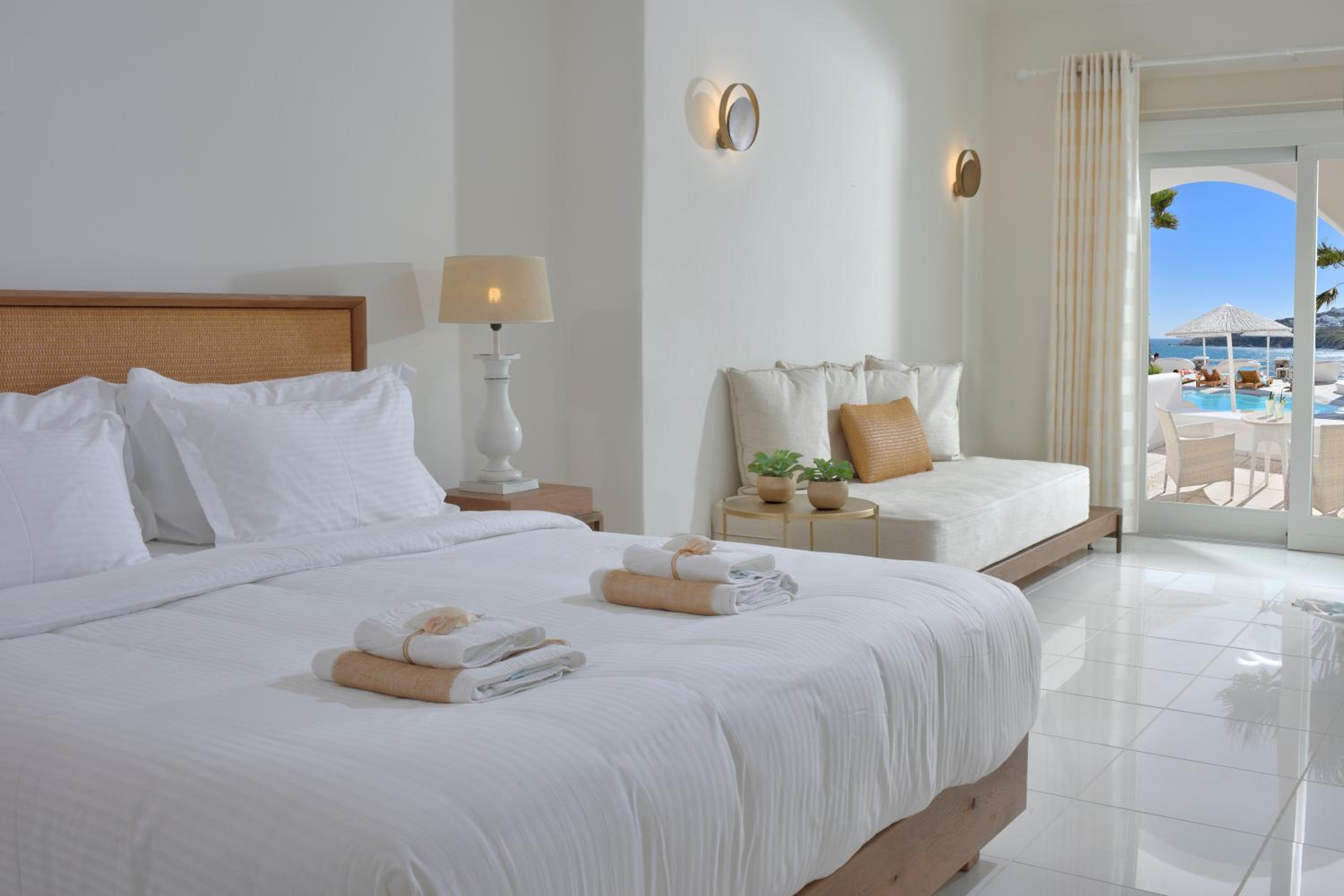 Sunshine, Junior Suite, Queen Bed, Sea View, Sofa