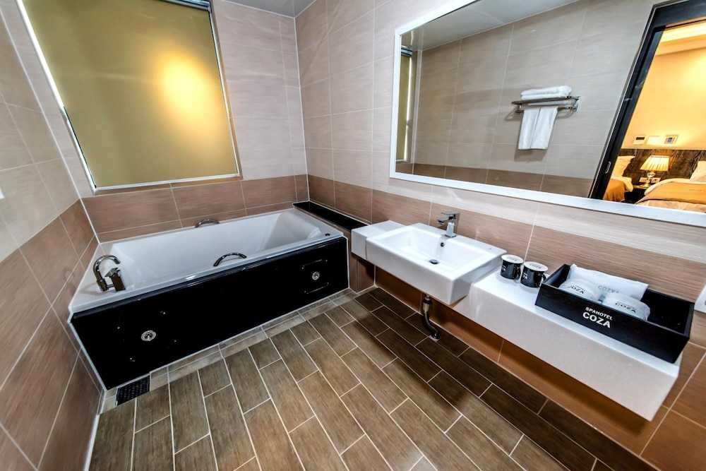 Seawater Spa Hotel Coza 30/32
