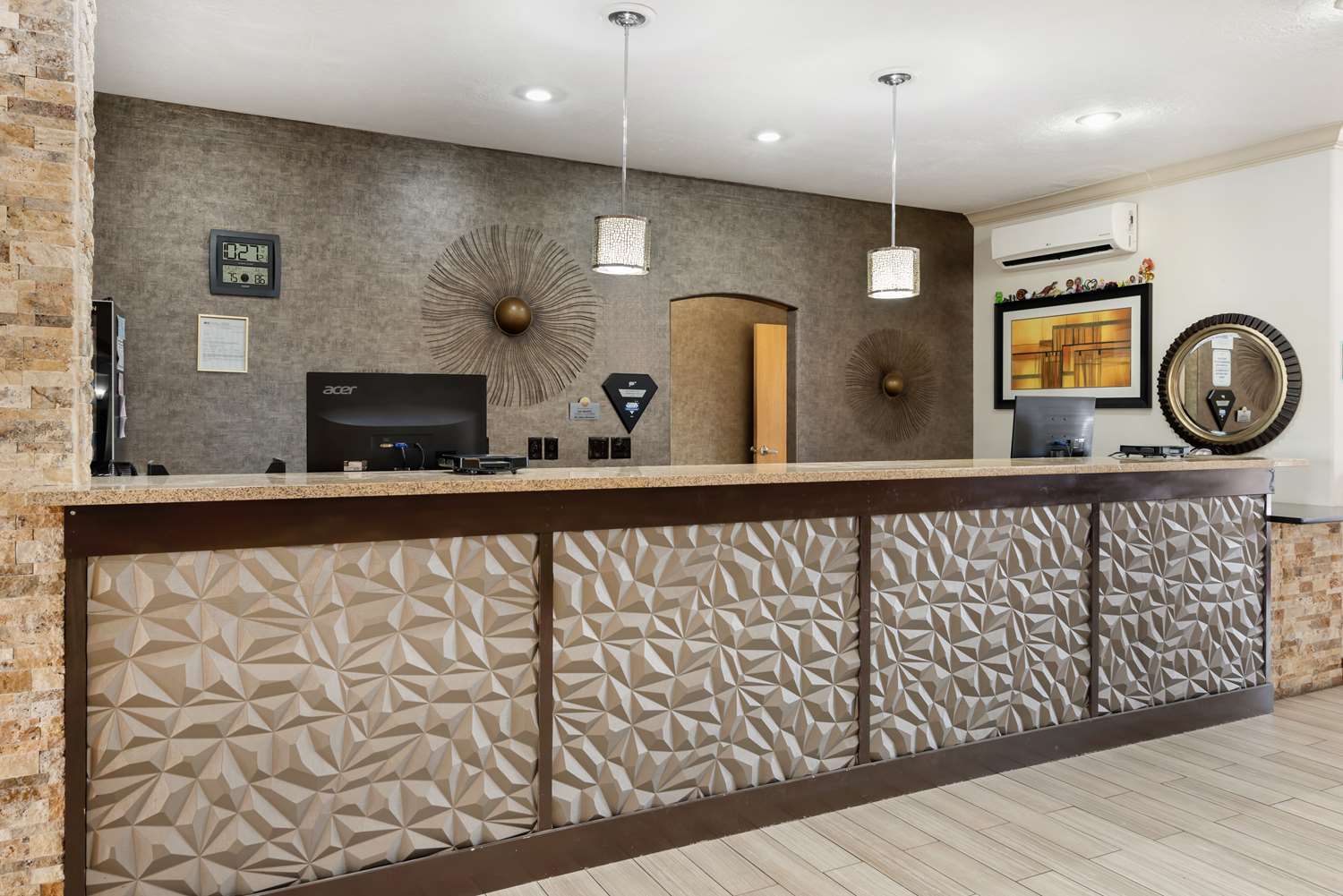Best Western Plus Eagleridge Inn & Suites 4/17