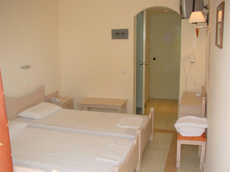 Theonia Hotel 27/35