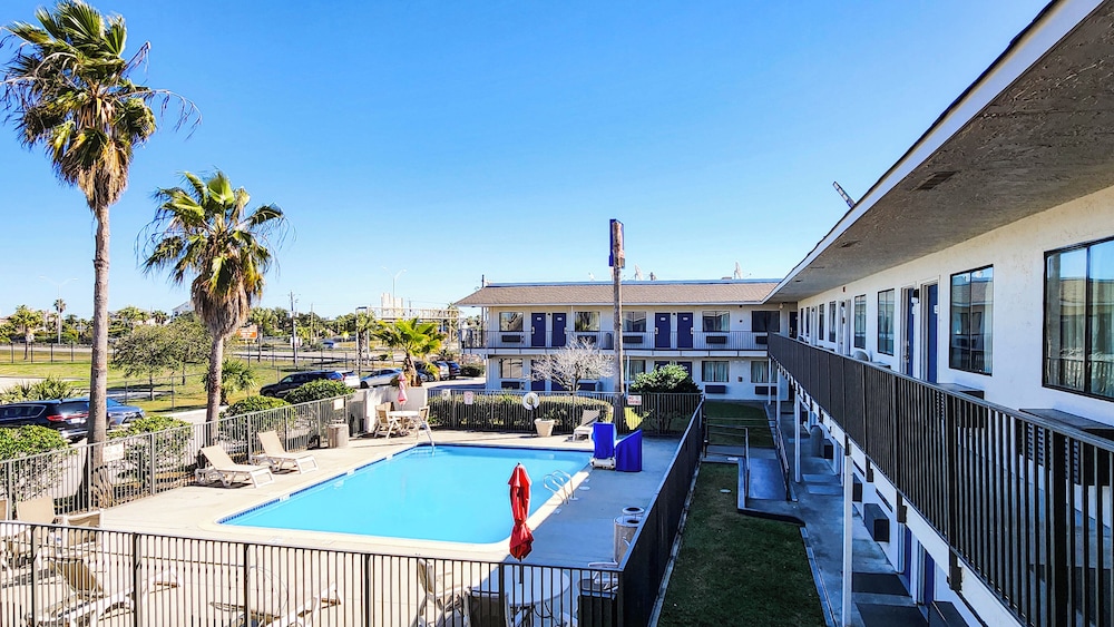 Motel6 Galveston, TX 50/59