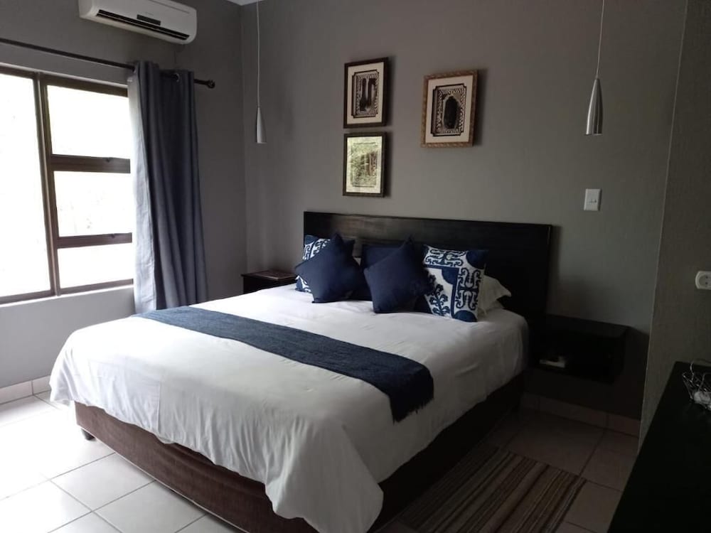 Turaco Lodge 12/47