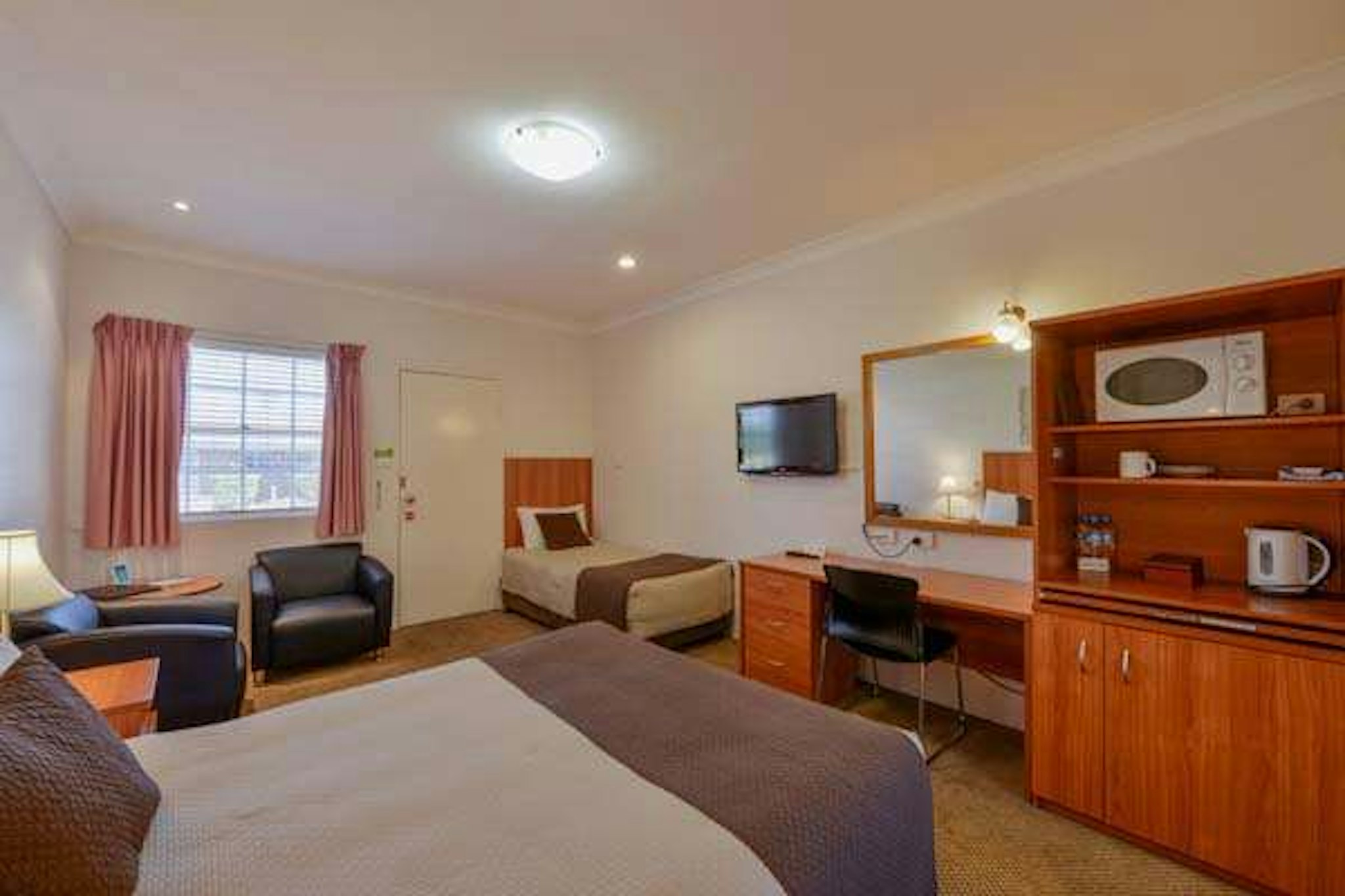 Cadman Motor Inn Tamworth 8/37
