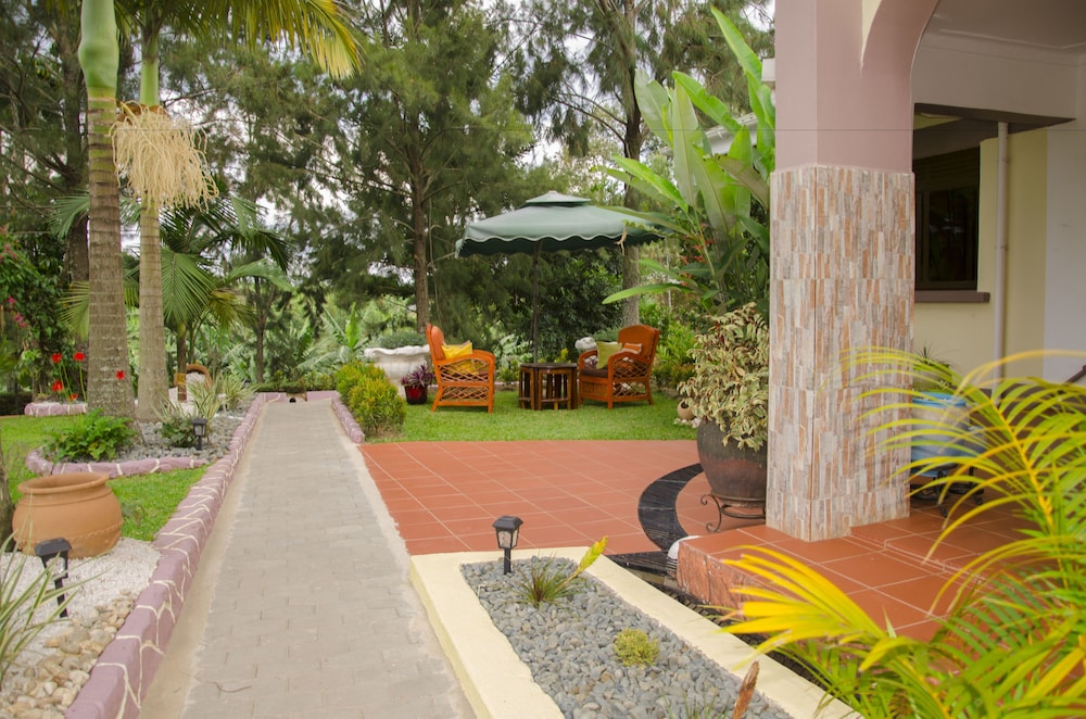 Sheevy's Bed N Breakfast 24/29