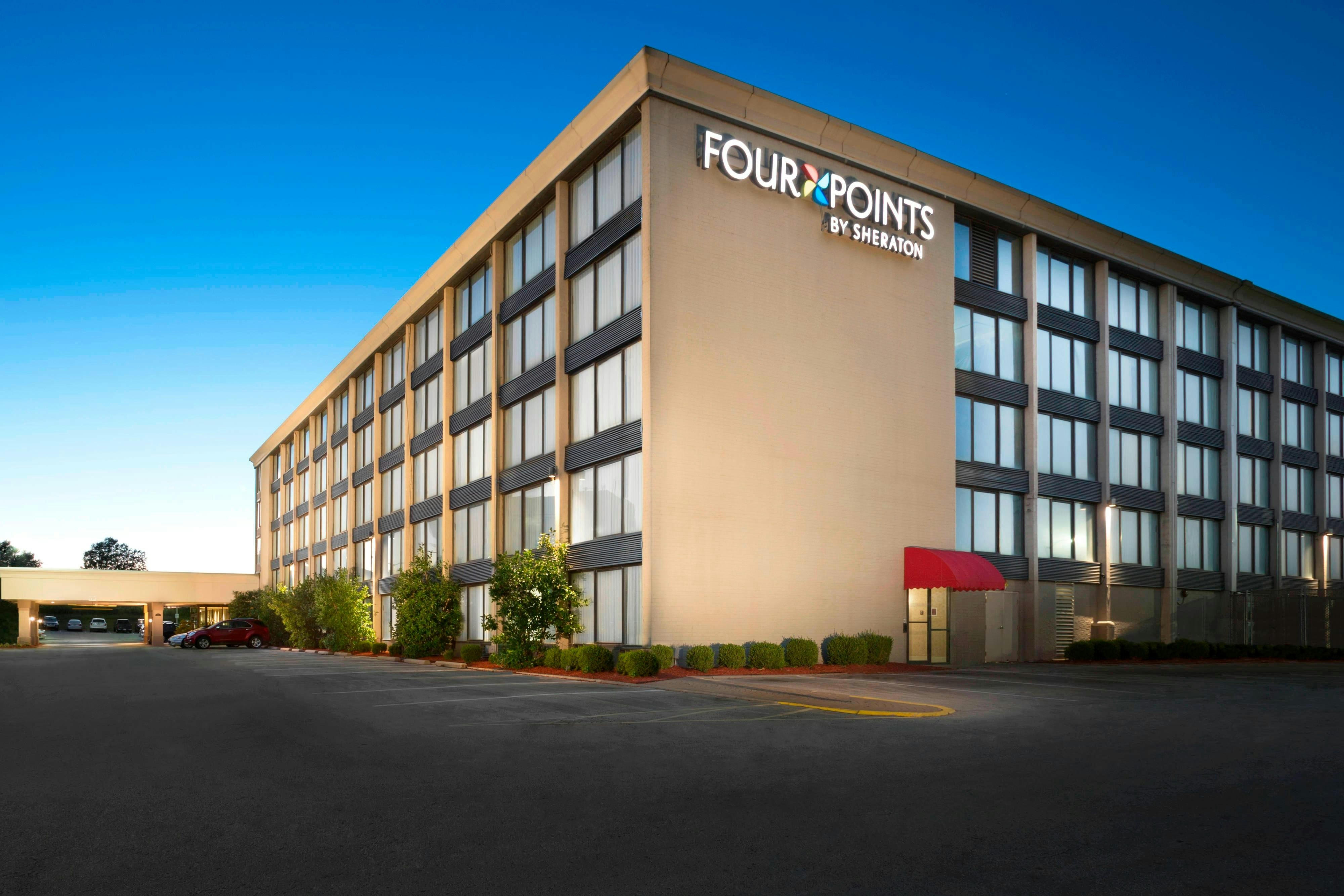 Four Points by Sheraton Kansas City Airport 2/36