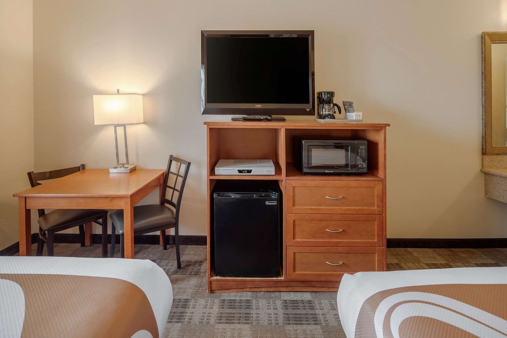 Quality Inn Kenai, AK 36/40