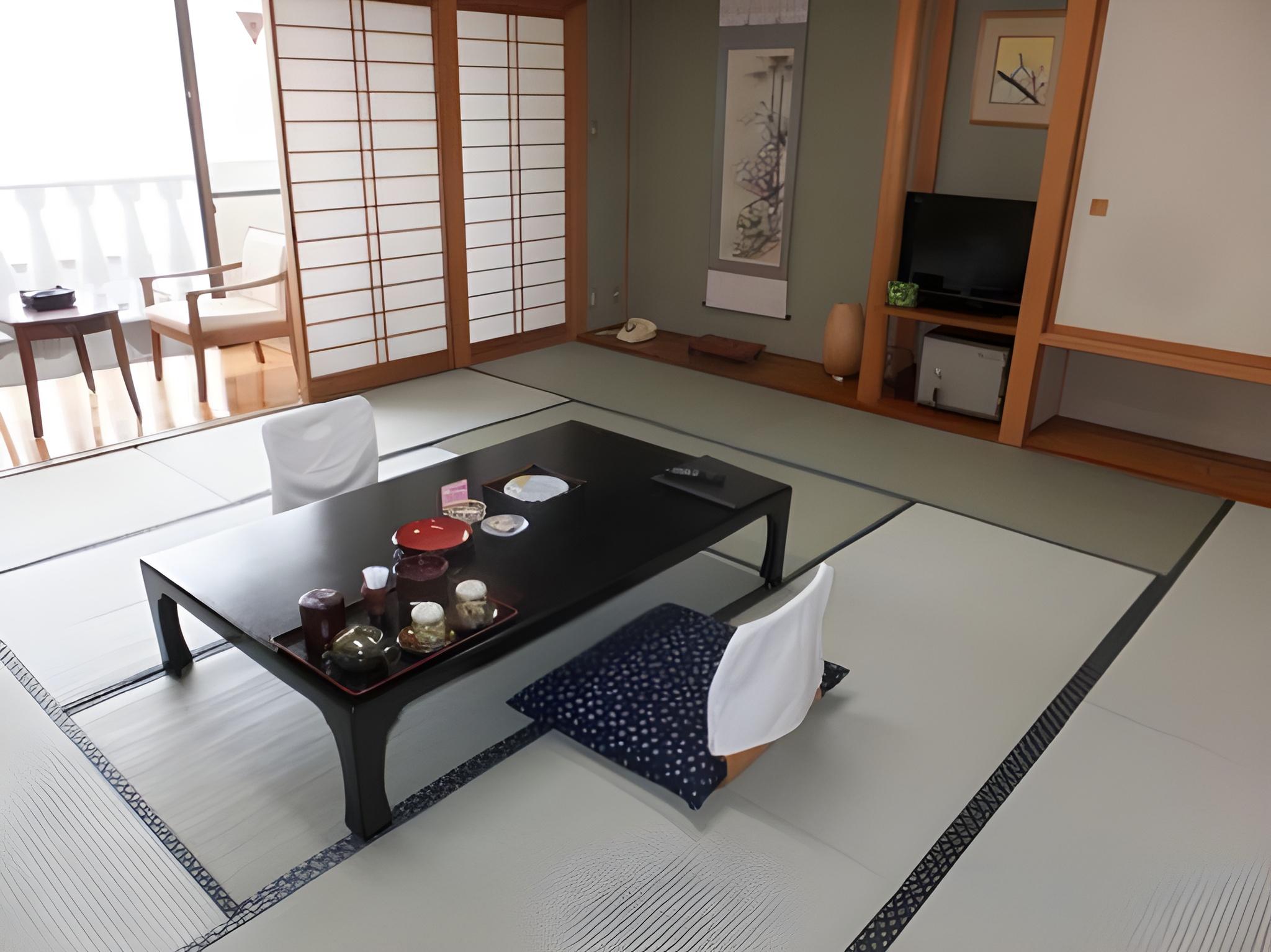 Japanese, Lake View, West Wing