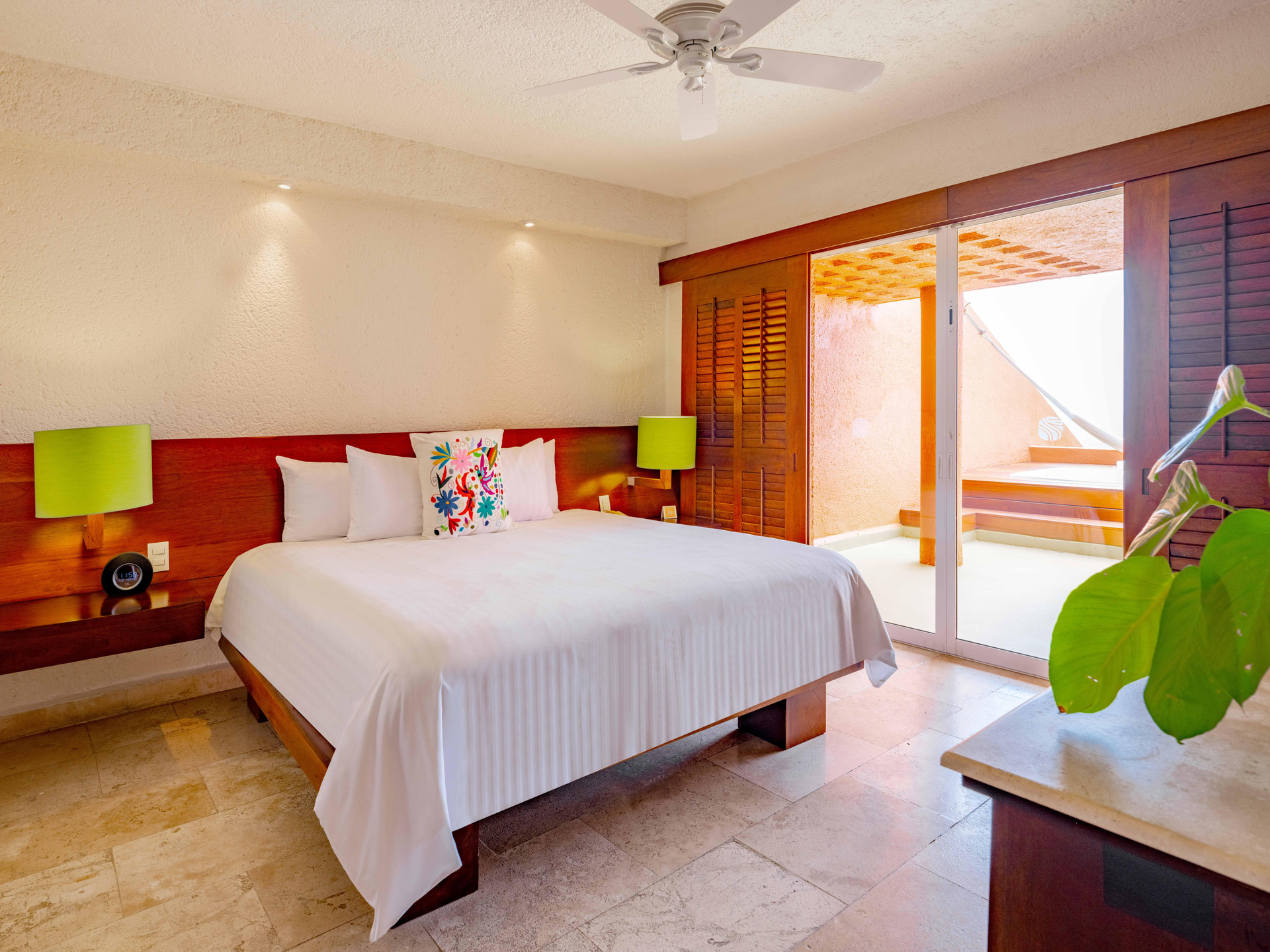 جناح جونيور بإطلالة على البحر، Las Brisas Ixtapa 2/4