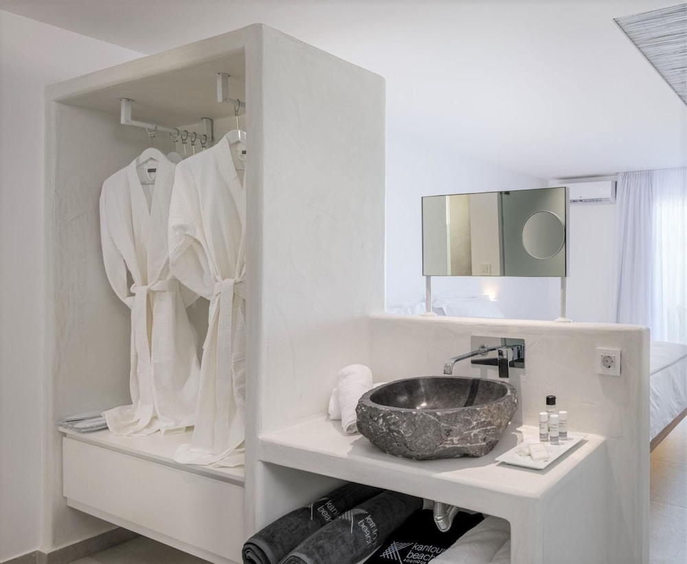 Kantouni Beach Hotel 47/49