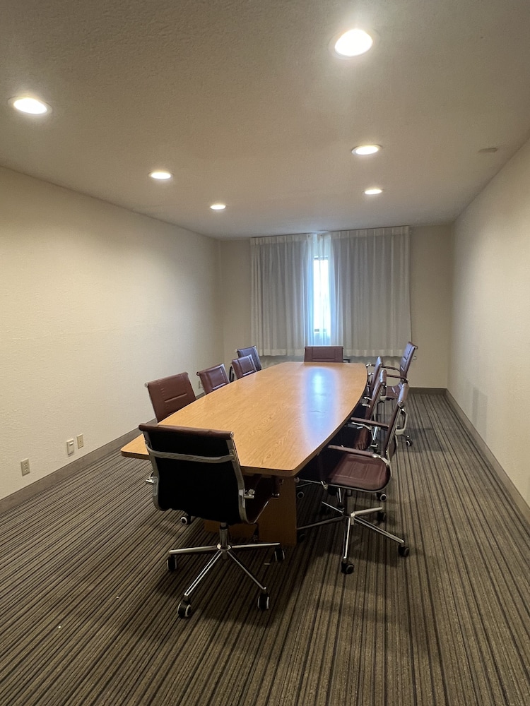 Ramada by Wyndham Effingham 30/41