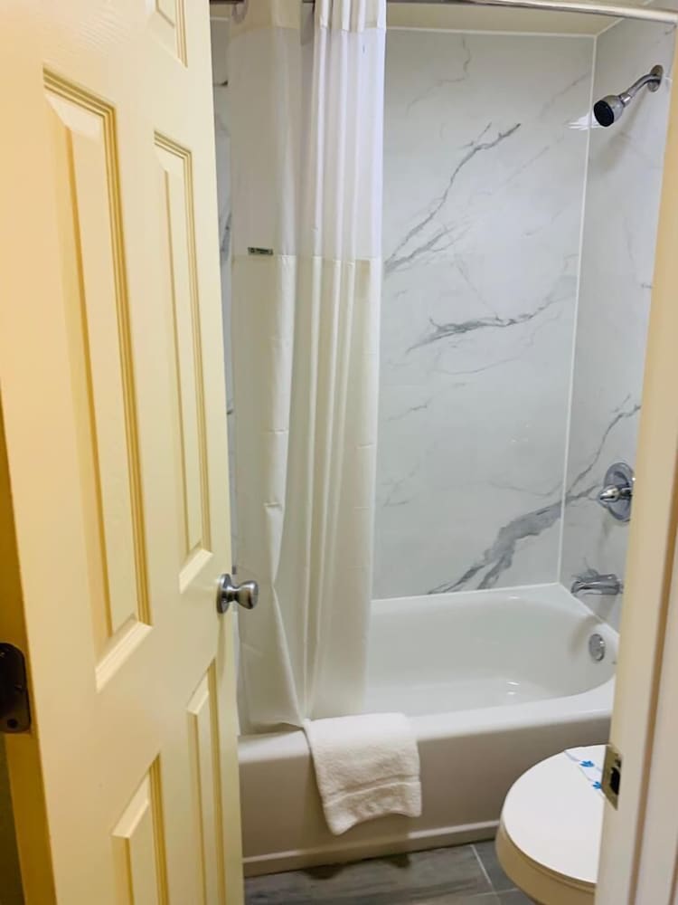 Days Inn by Wyndham Okmulgee 3/15