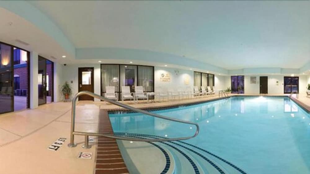 Holiday Inn Express Hotel Suites Dyersburg 27/41