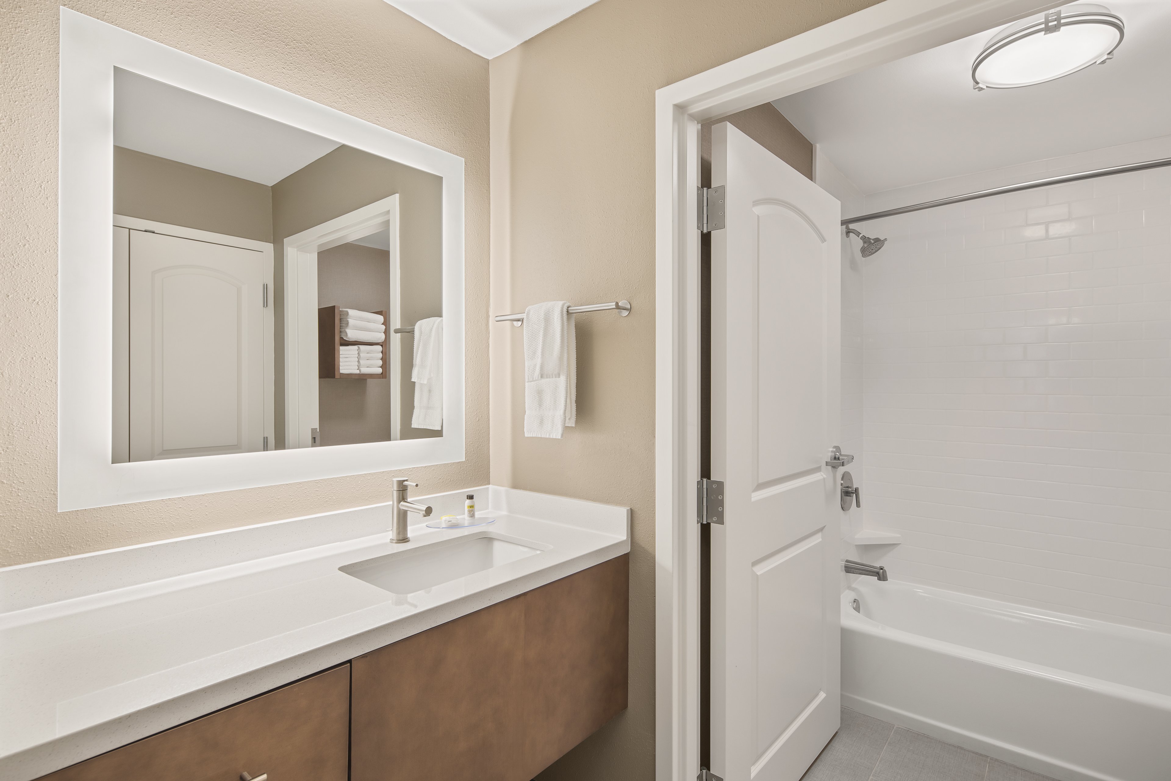 1 Bedroom, Suite, 2 Beds