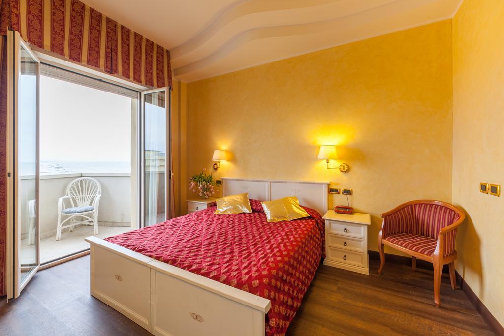 Executive, Double or Twin Bed