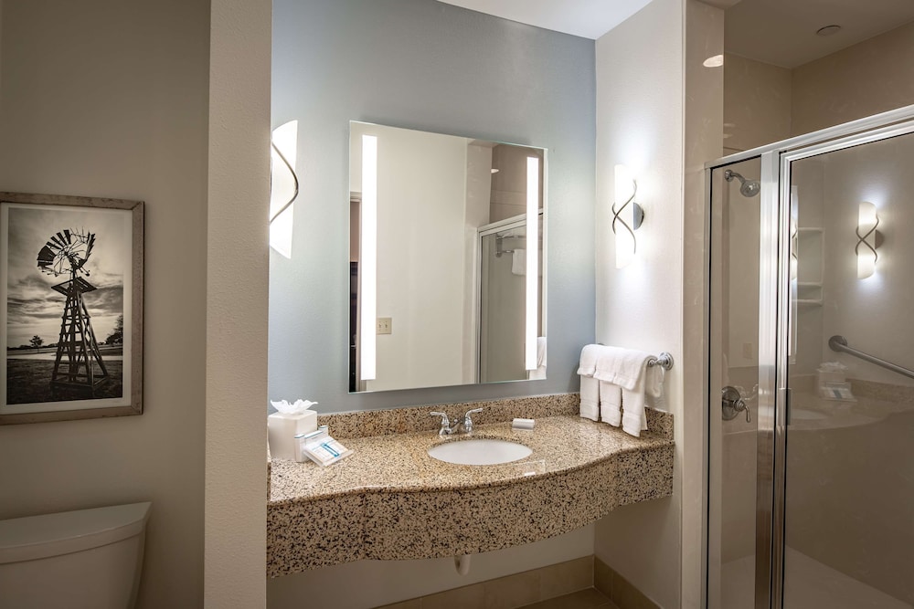 Hilton Garden Inn Granbury 13/64