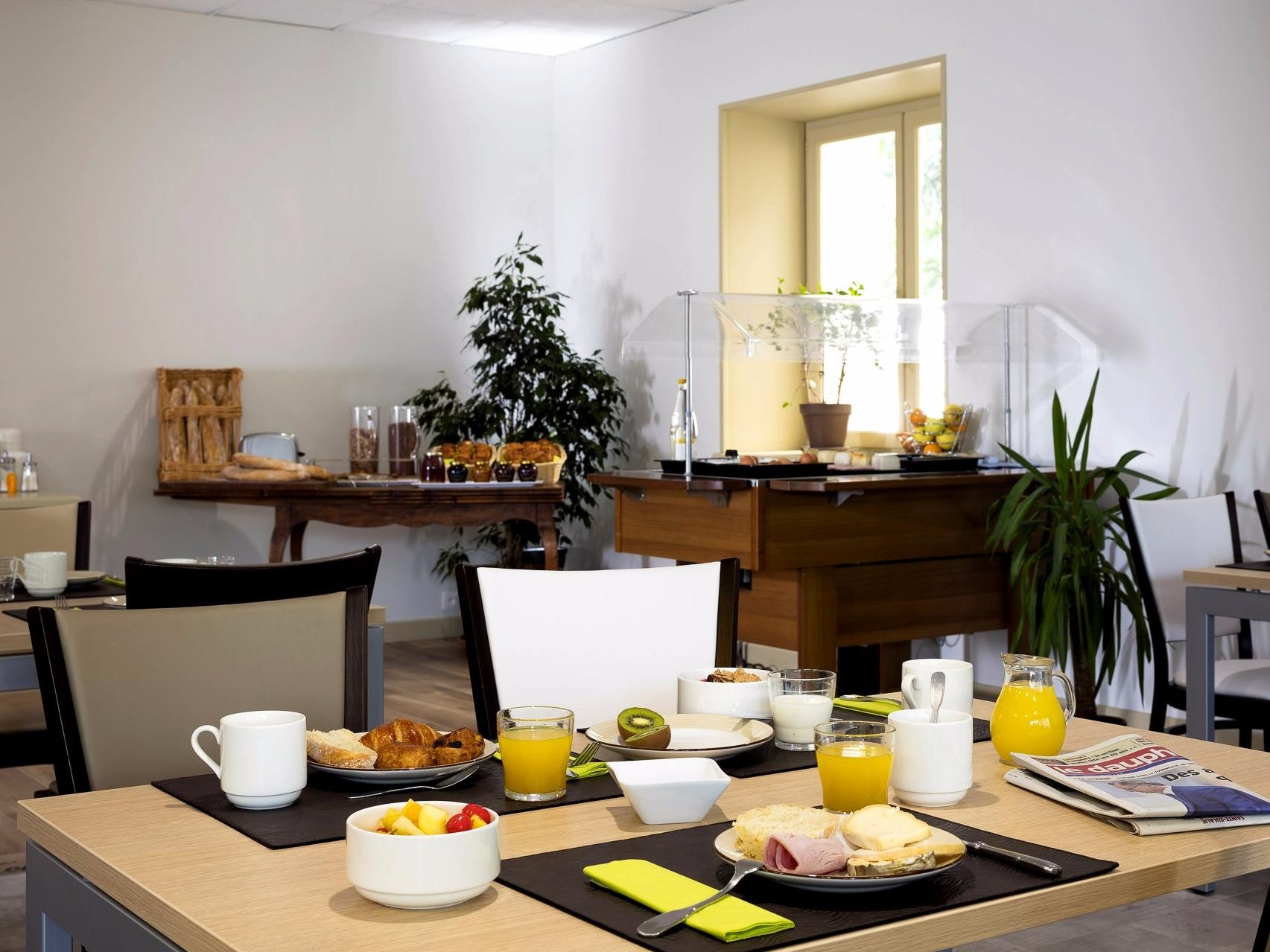 HOTEL LES CEDRES 23/33